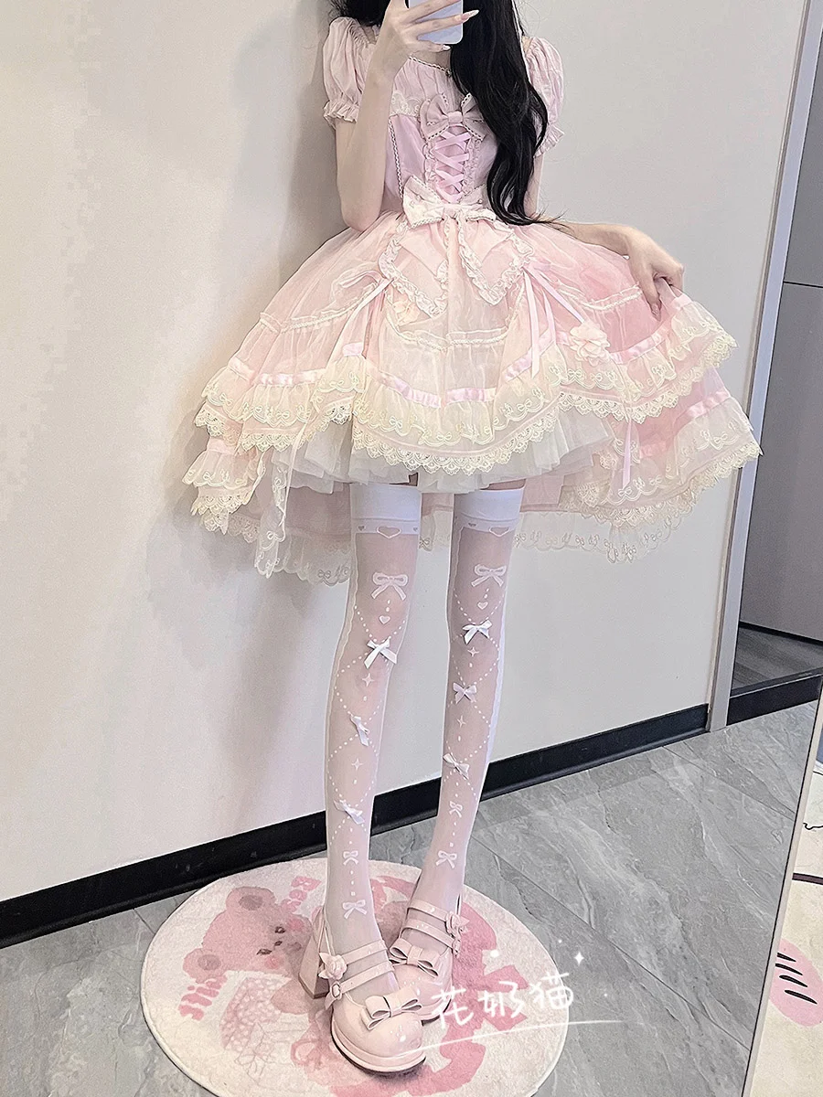 白色过膝丝袜:Lolita甜美风,夏日轻盈之选