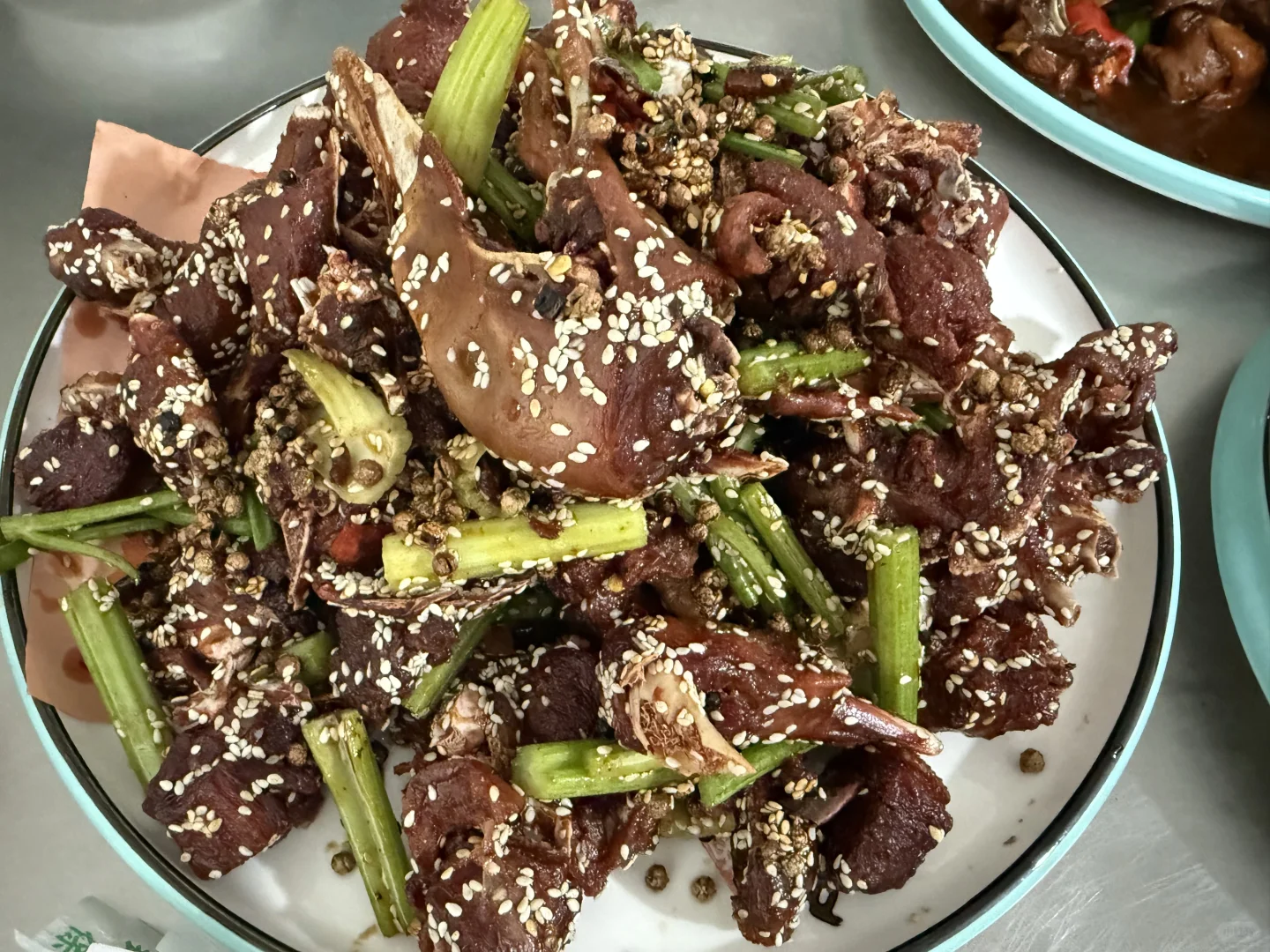 啊啊啊新泰这个甜辣干煸鸭真的无敌了无敌了