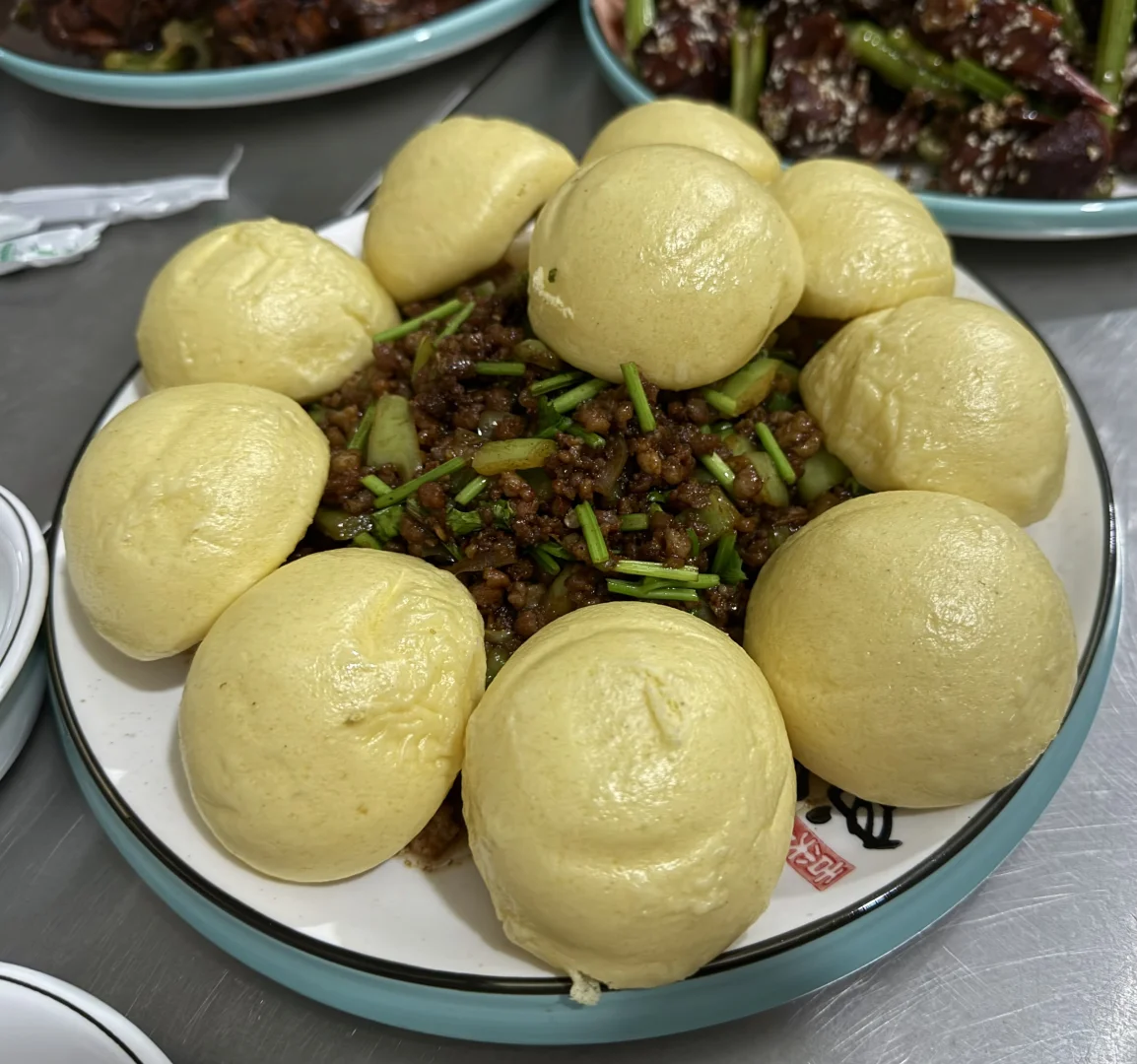 啊啊啊新泰这个甜辣干煸鸭真的无敌了无敌了