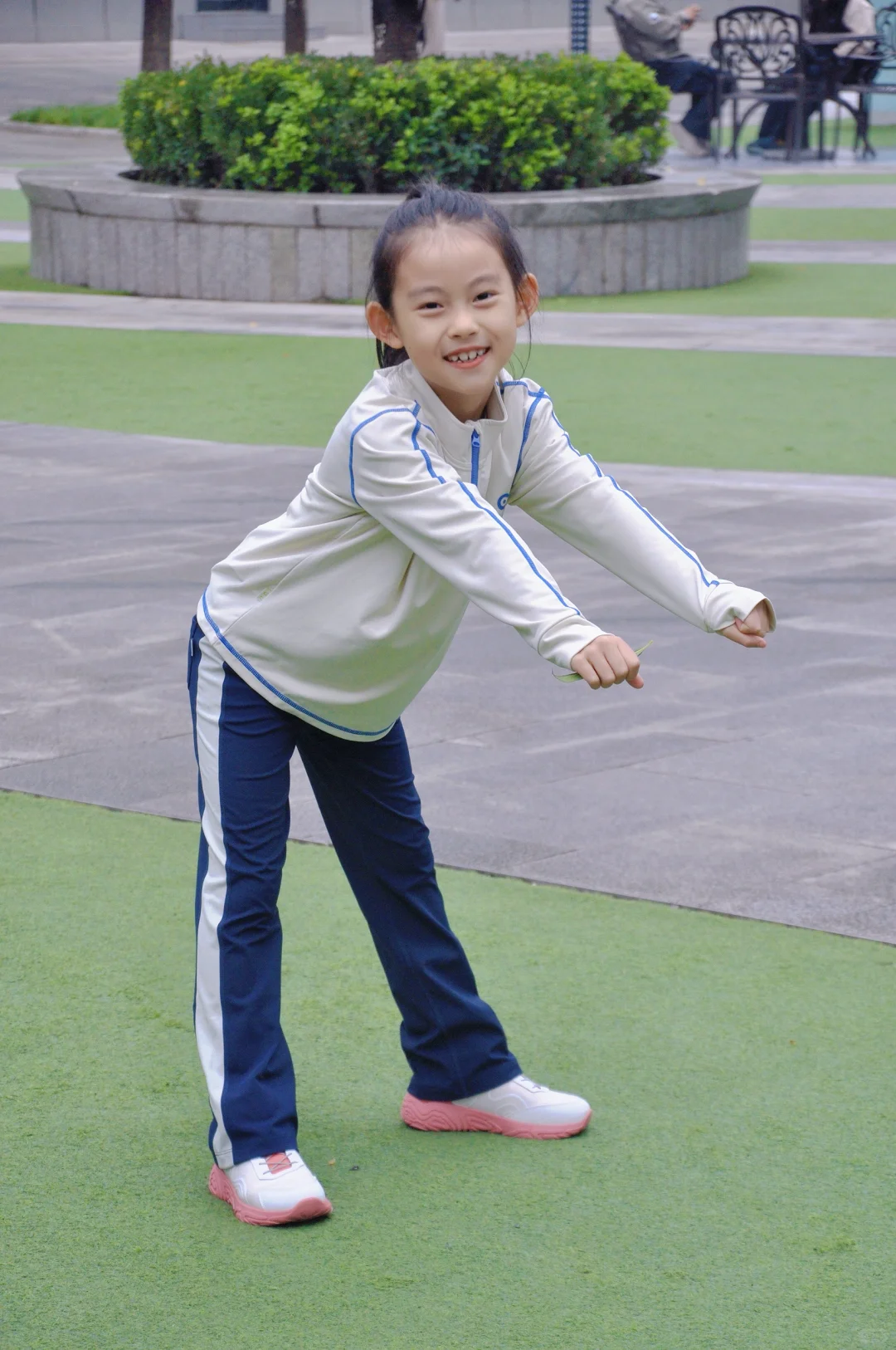啦啦操让她实现了书包自由💃