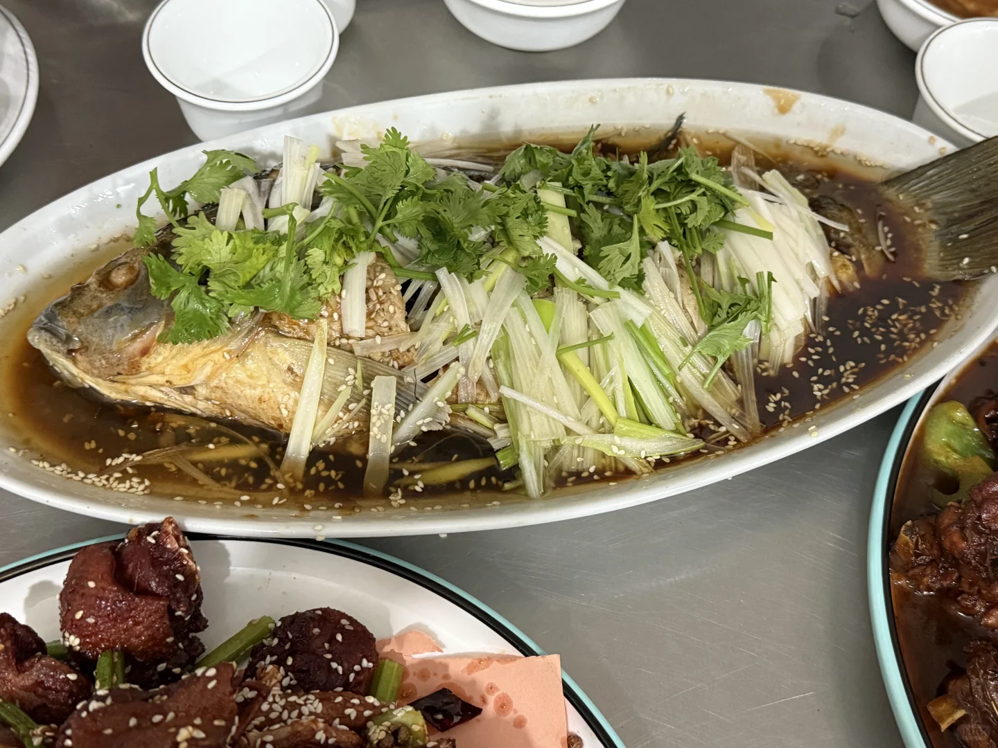 啊啊啊新泰这个甜辣干煸鸭真的无敌了无敌了