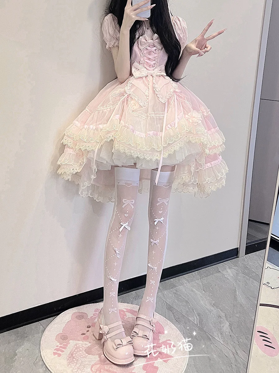 白色过膝丝袜:Lolita甜美风,夏日轻盈之选