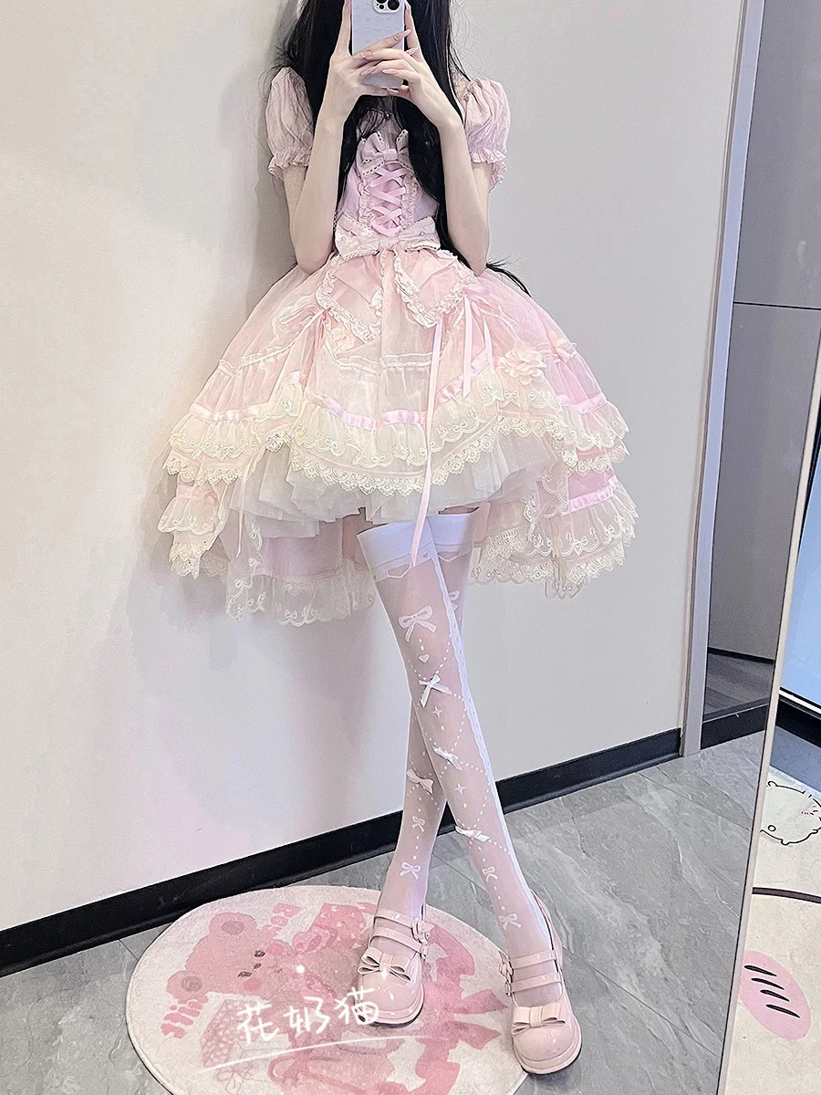 白色过膝丝袜:Lolita甜美风,夏日轻盈之选