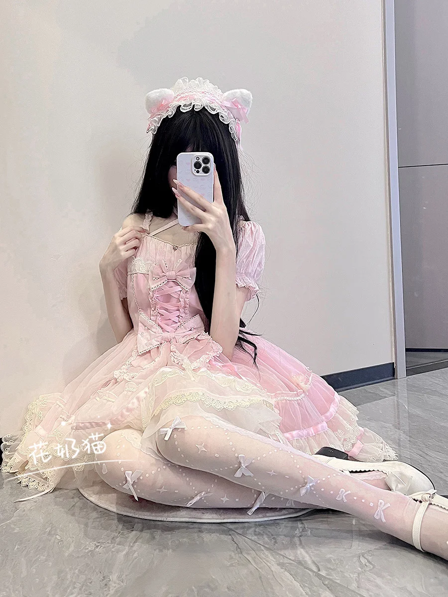 白色过膝丝袜：Lolita甜美风，夏日轻盈之选