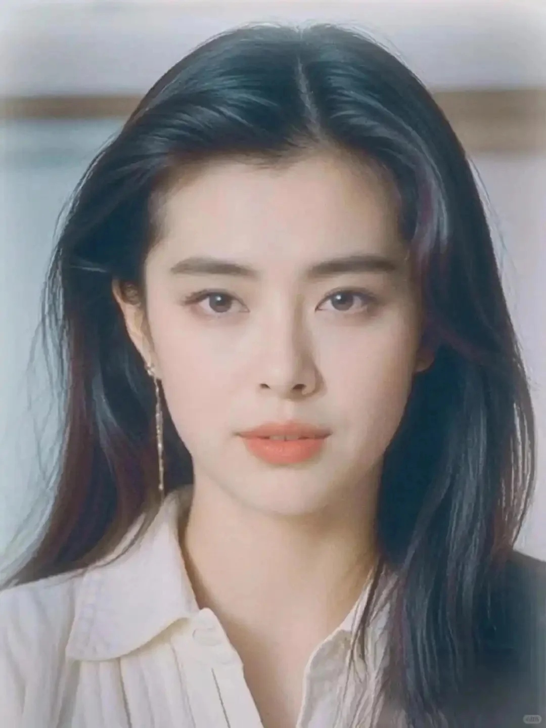 世间风情千万种，最美不过王祖贤。