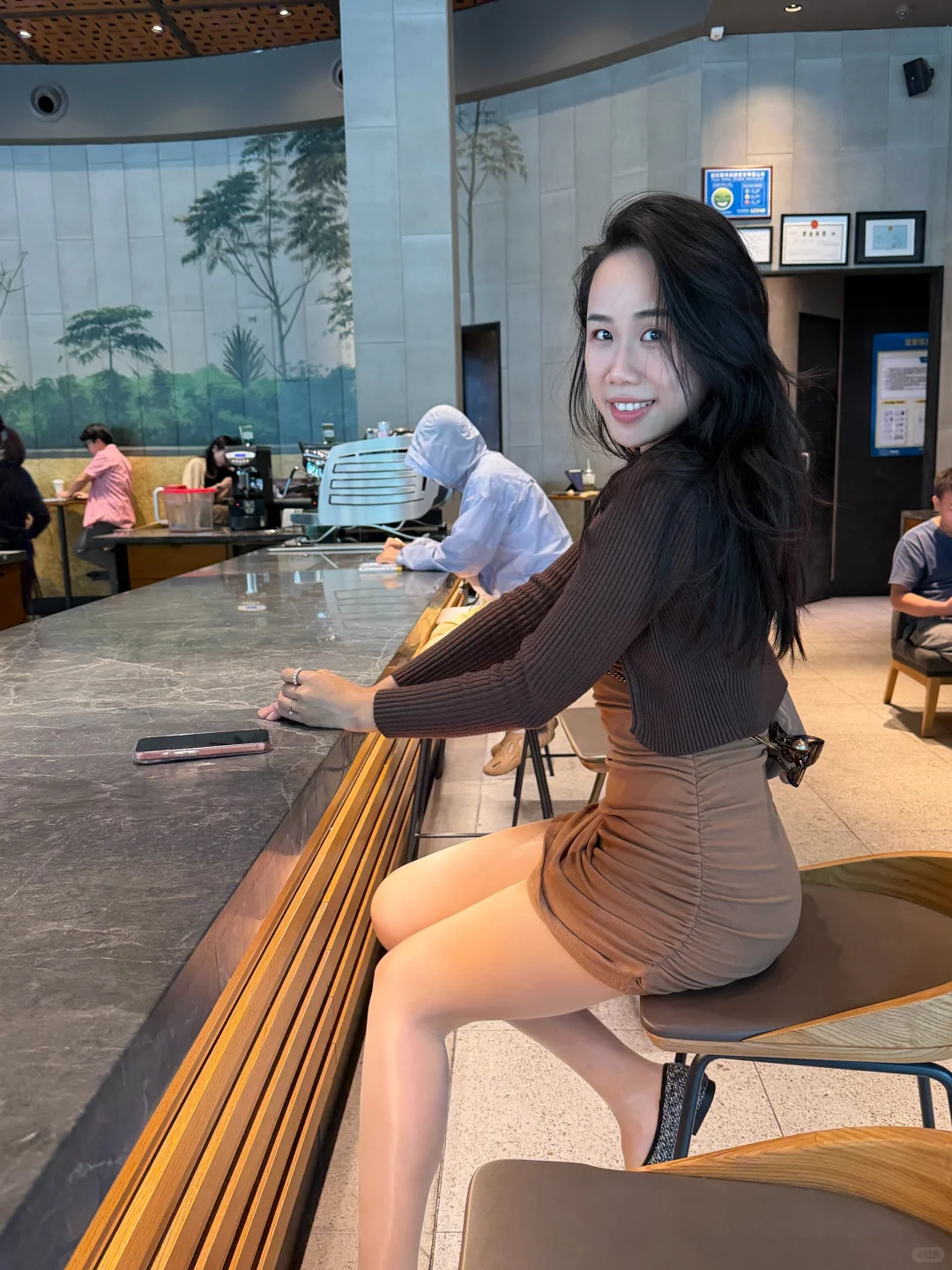 油亮肉丝会比黑丝更高级｜御姐穿搭