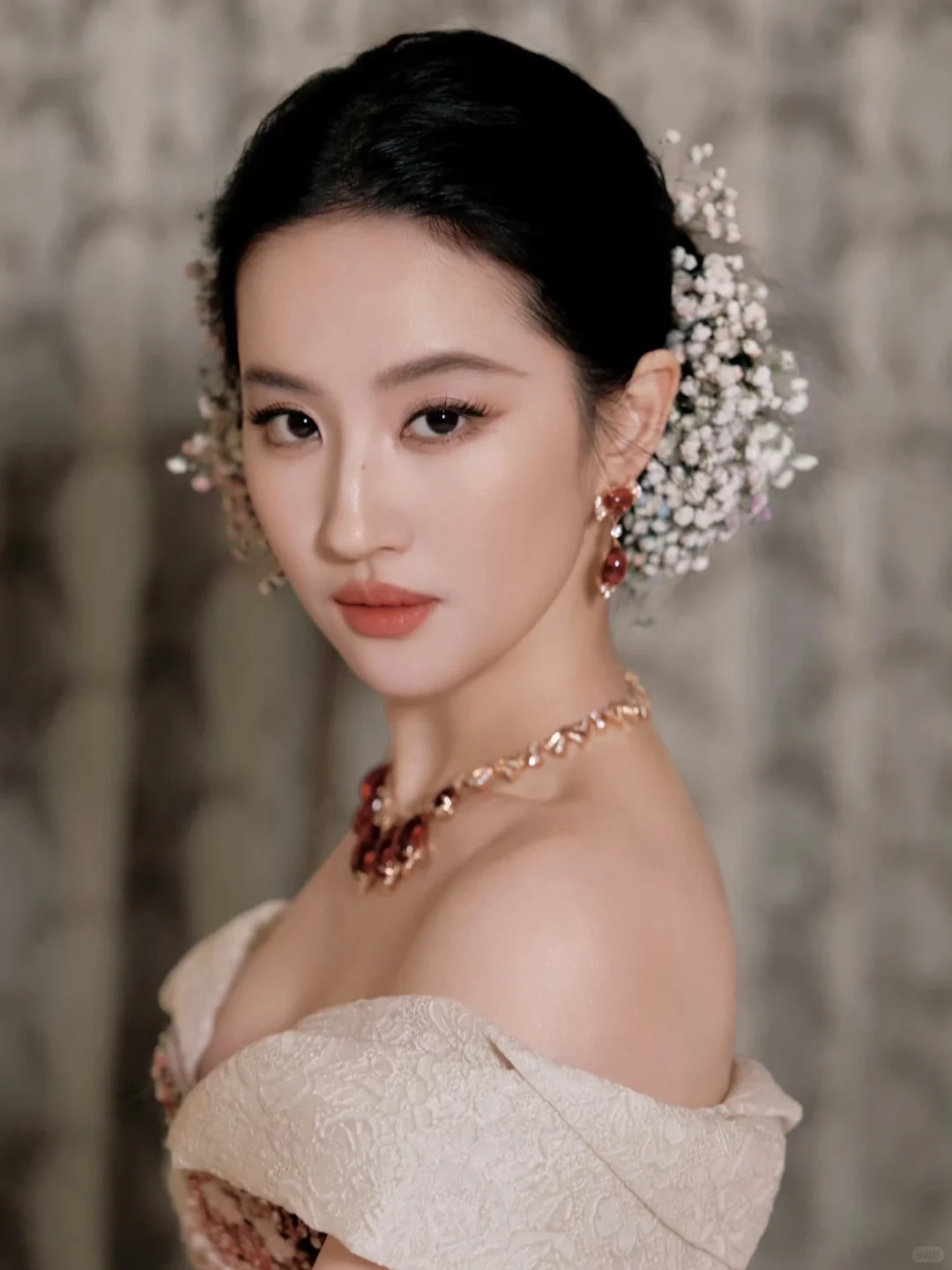 今茜是何年 这双眼睛也太美了