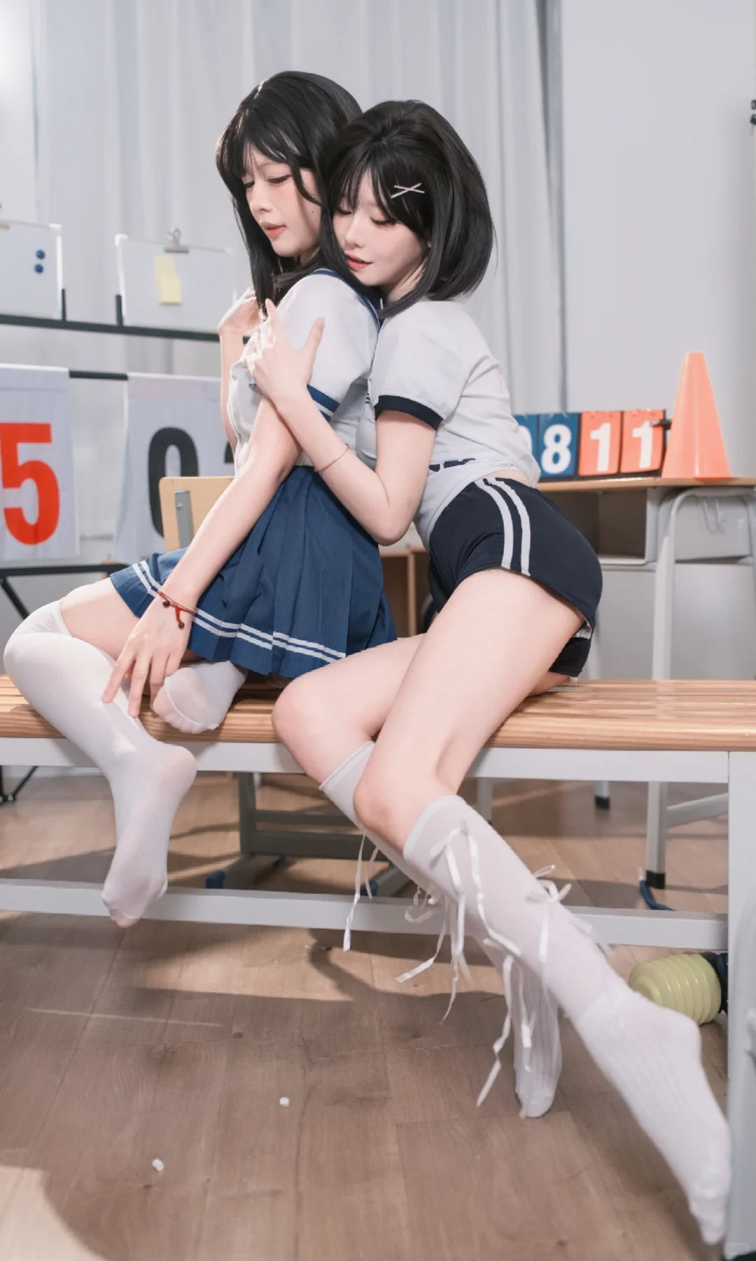 闺蜜拍照 | 体操服vs水手服