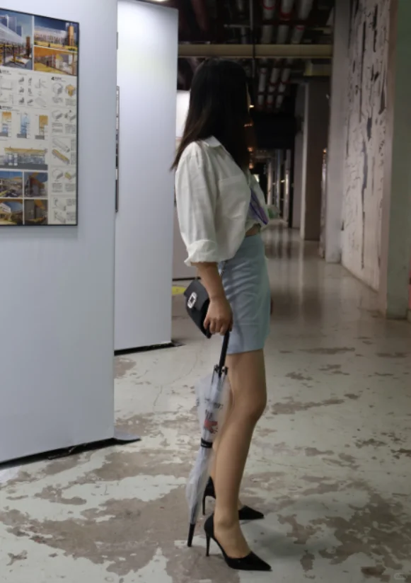 女子力穿搭｜露脐白衬衣·小包裙·肉丝·细跟