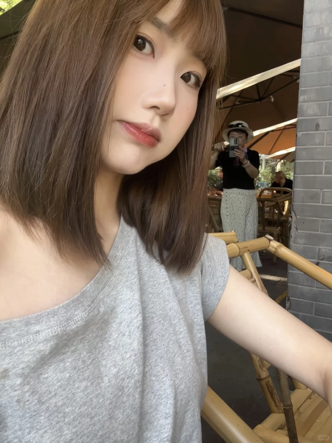 我在阳光下往返于春天