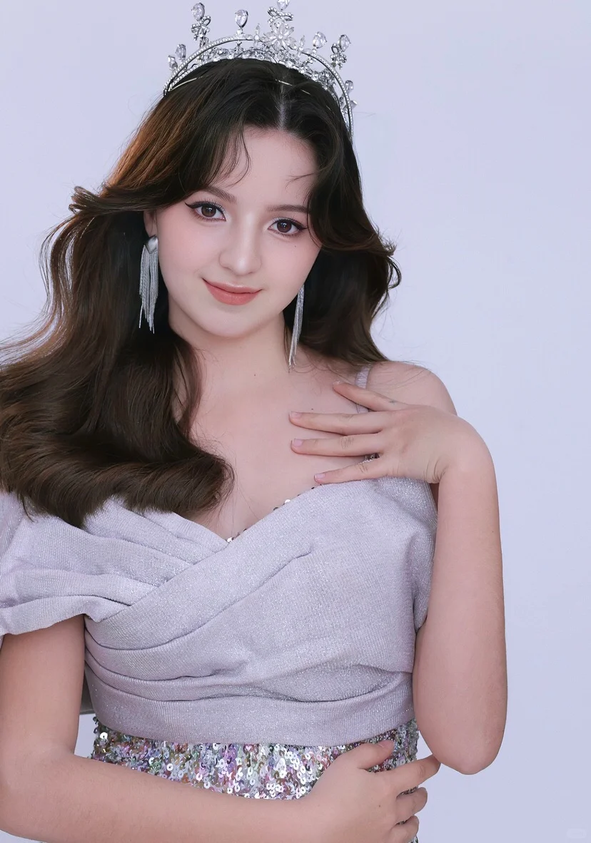 推荐广州艺人:凯丽 汉服 试衣 专职模特