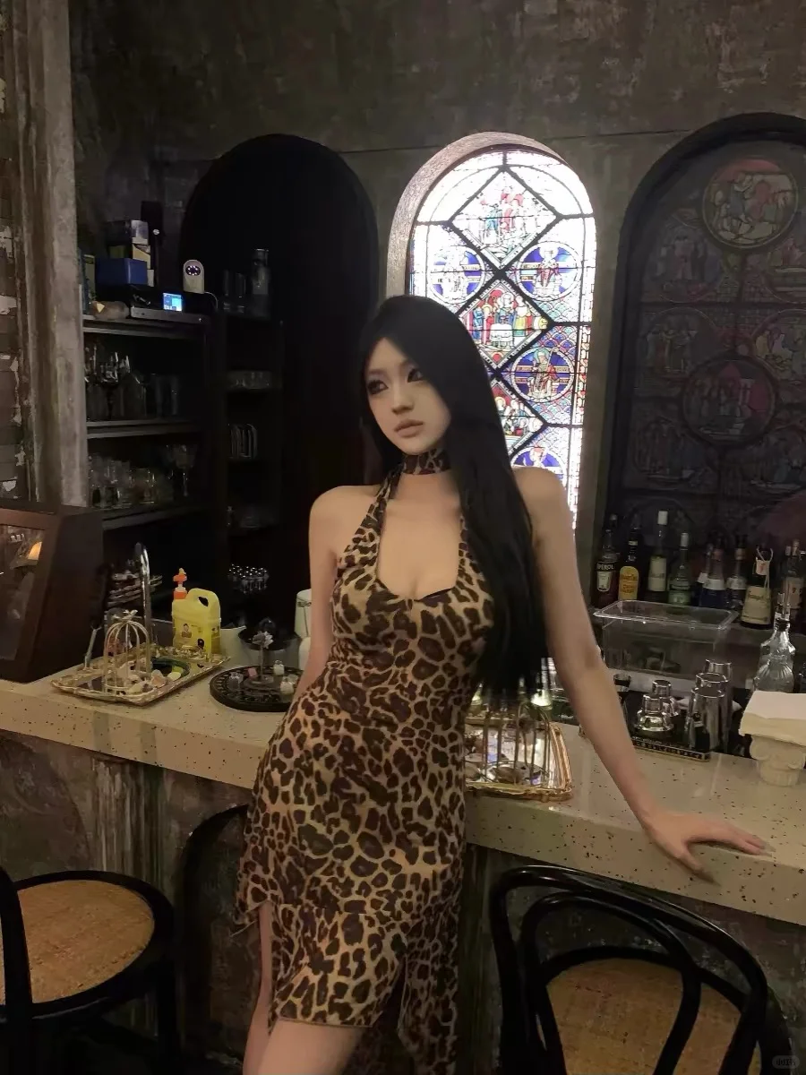 做气质女人~从豹纹挂脖吊带裙子开始~