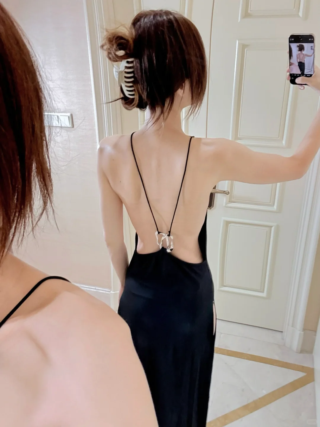 开衩露背裙很美🤳🖤🦋