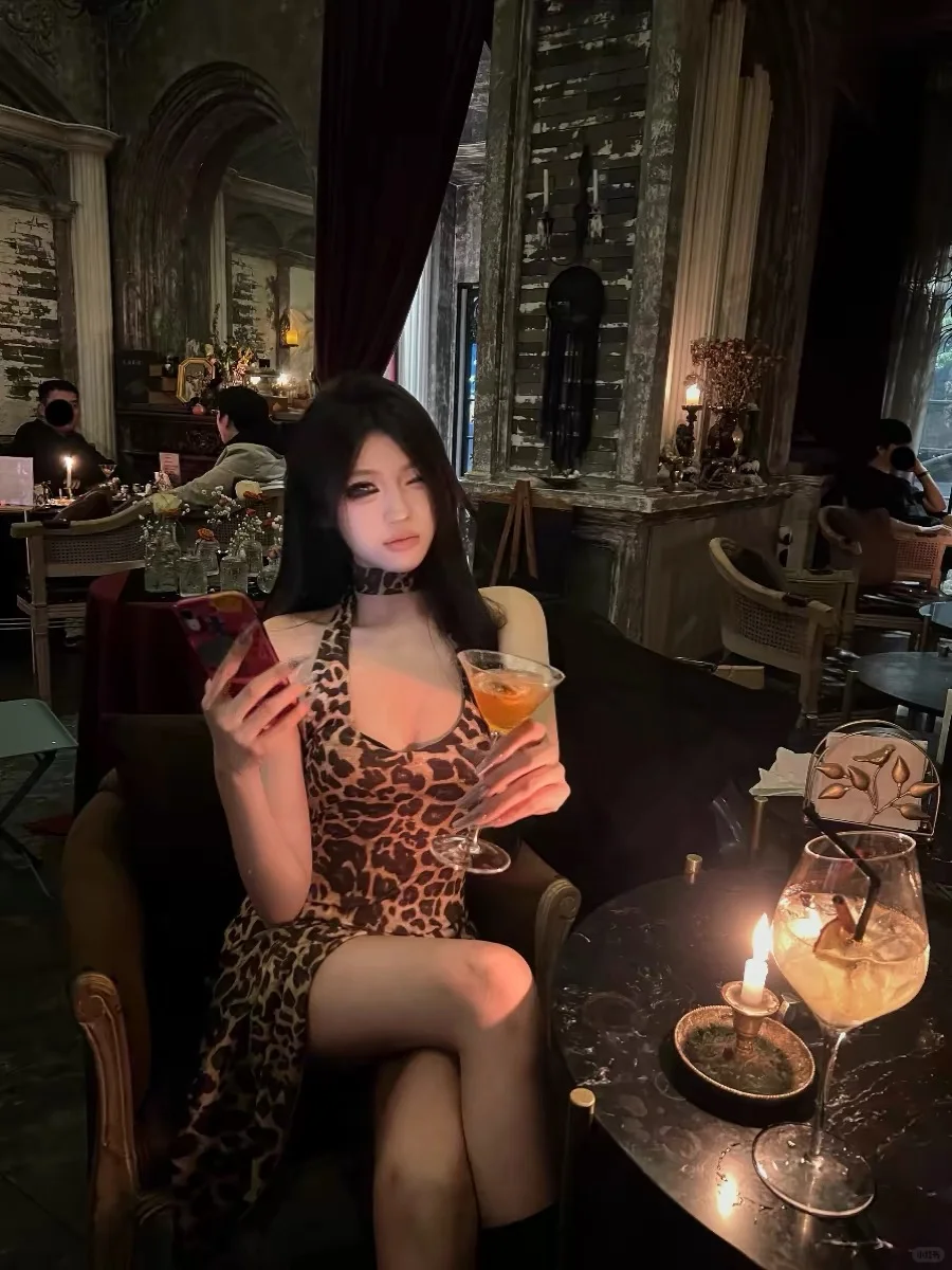 做气质女人~从豹纹挂脖吊带裙子开始~