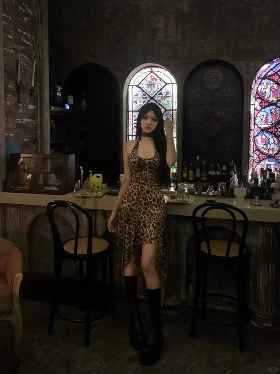 做气质女人~从豹纹挂脖吊带裙子开始~