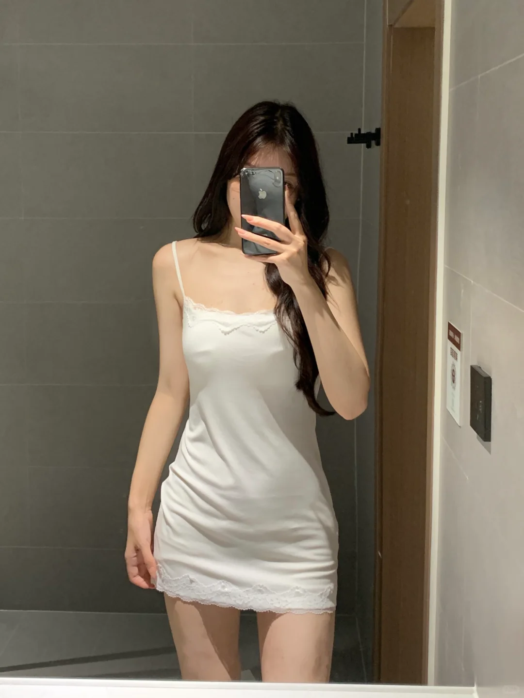 🌟 夏日风情，小白裙的魔力 🌟