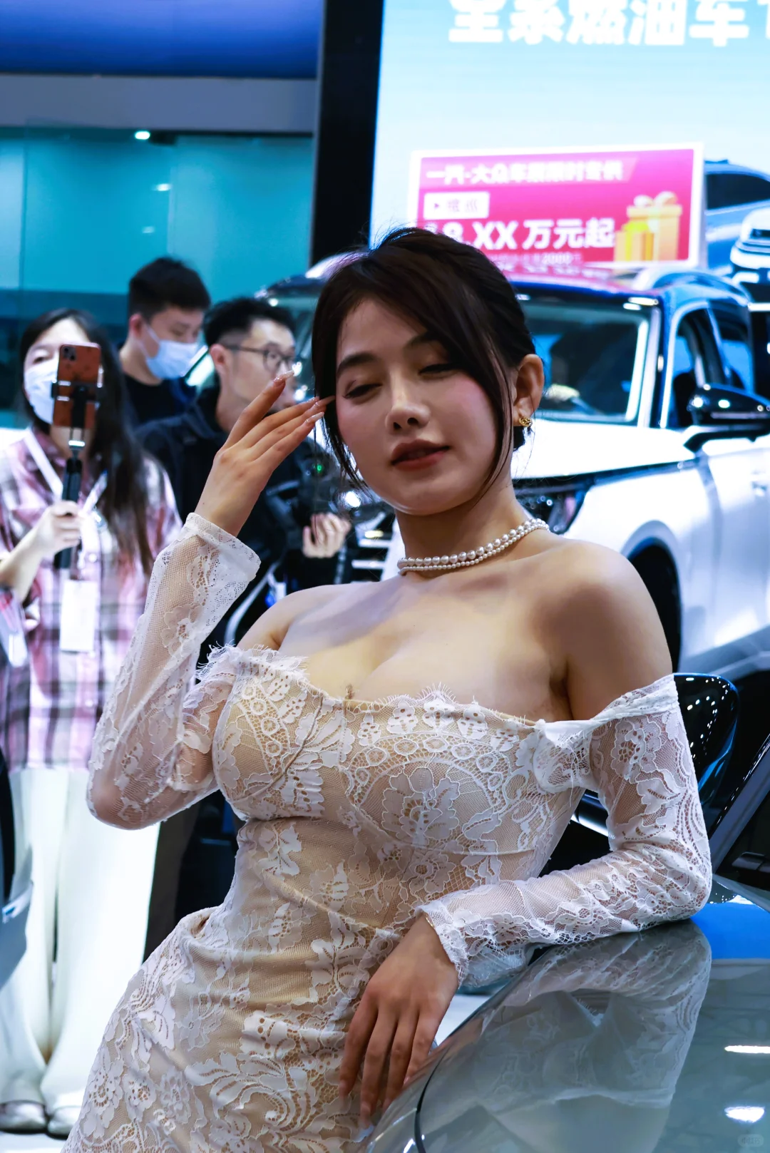 青岛车展:网红车模Vivi为何红get到了吗?