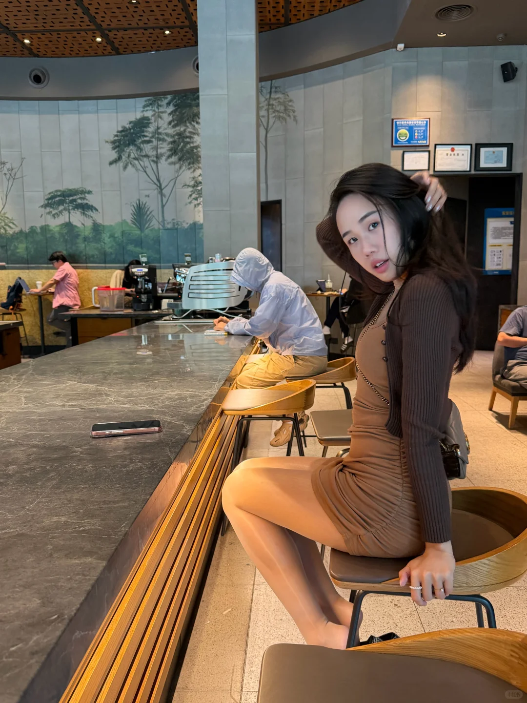 油亮肉丝会比黑丝更高级｜御姐穿搭