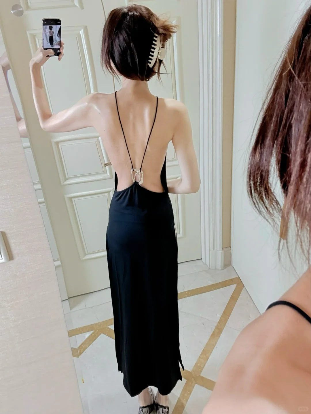 开衩露背裙很美🤳🖤🦋