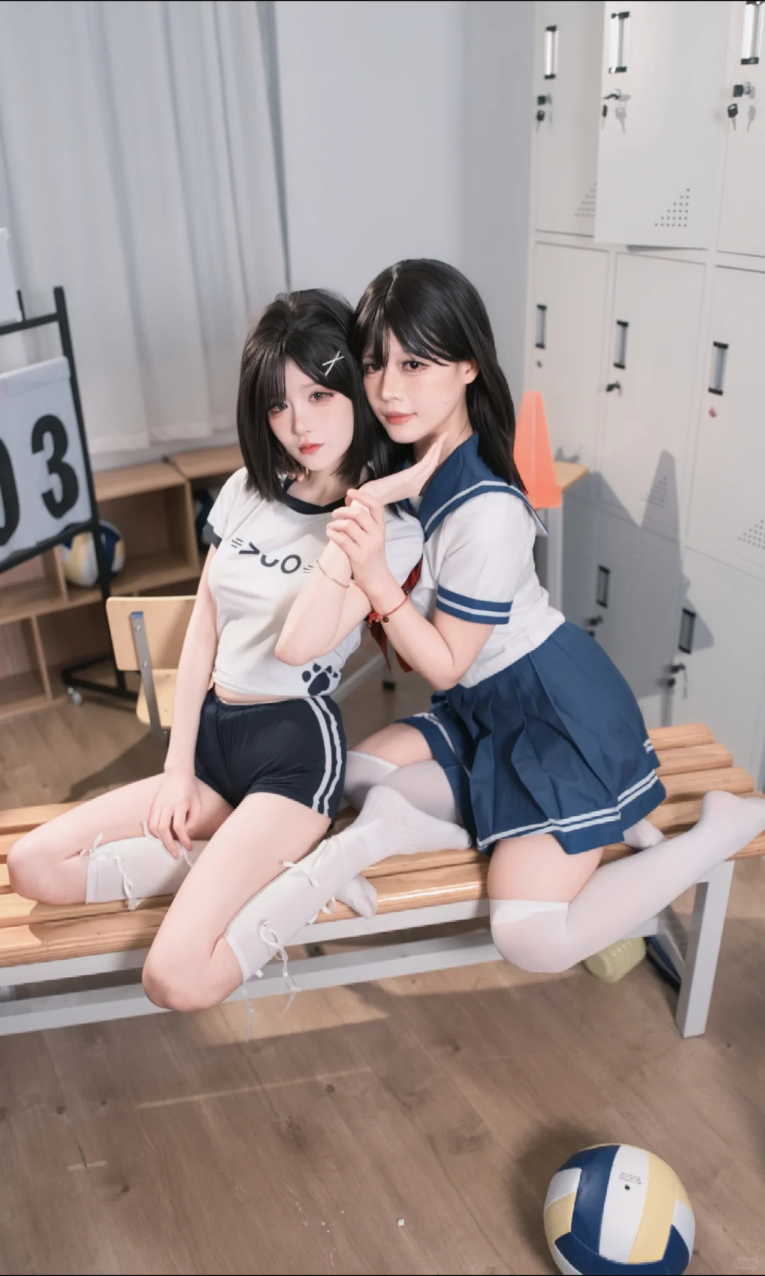 闺蜜拍照 | 体操服vs水手服