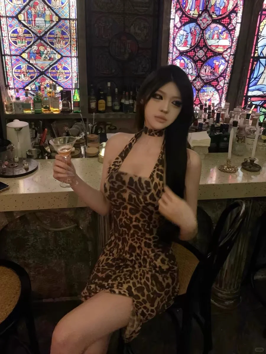 做气质女人~从豹纹挂脖吊带裙子开始~