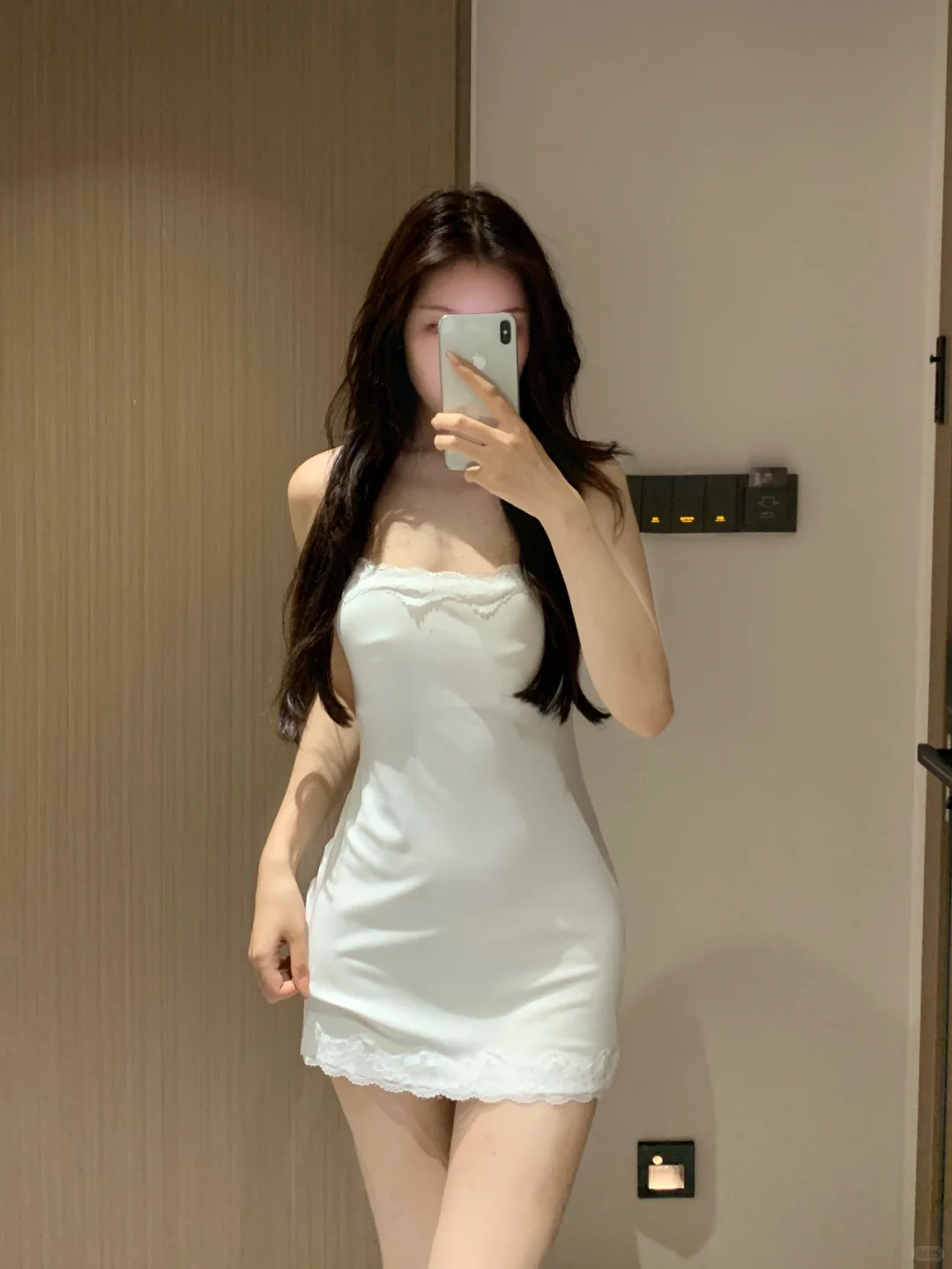 🌟 夏日风情，小白裙的魔力 🌟