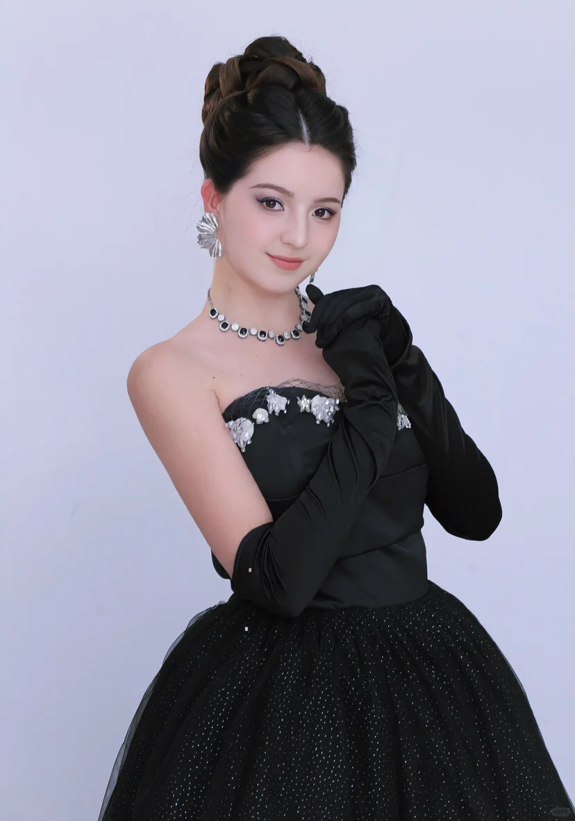 推荐广州艺人:凯丽 汉服 试衣 专职模特