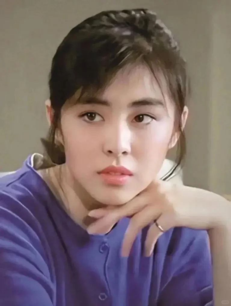 世间风情千万种，最美不过王祖贤。