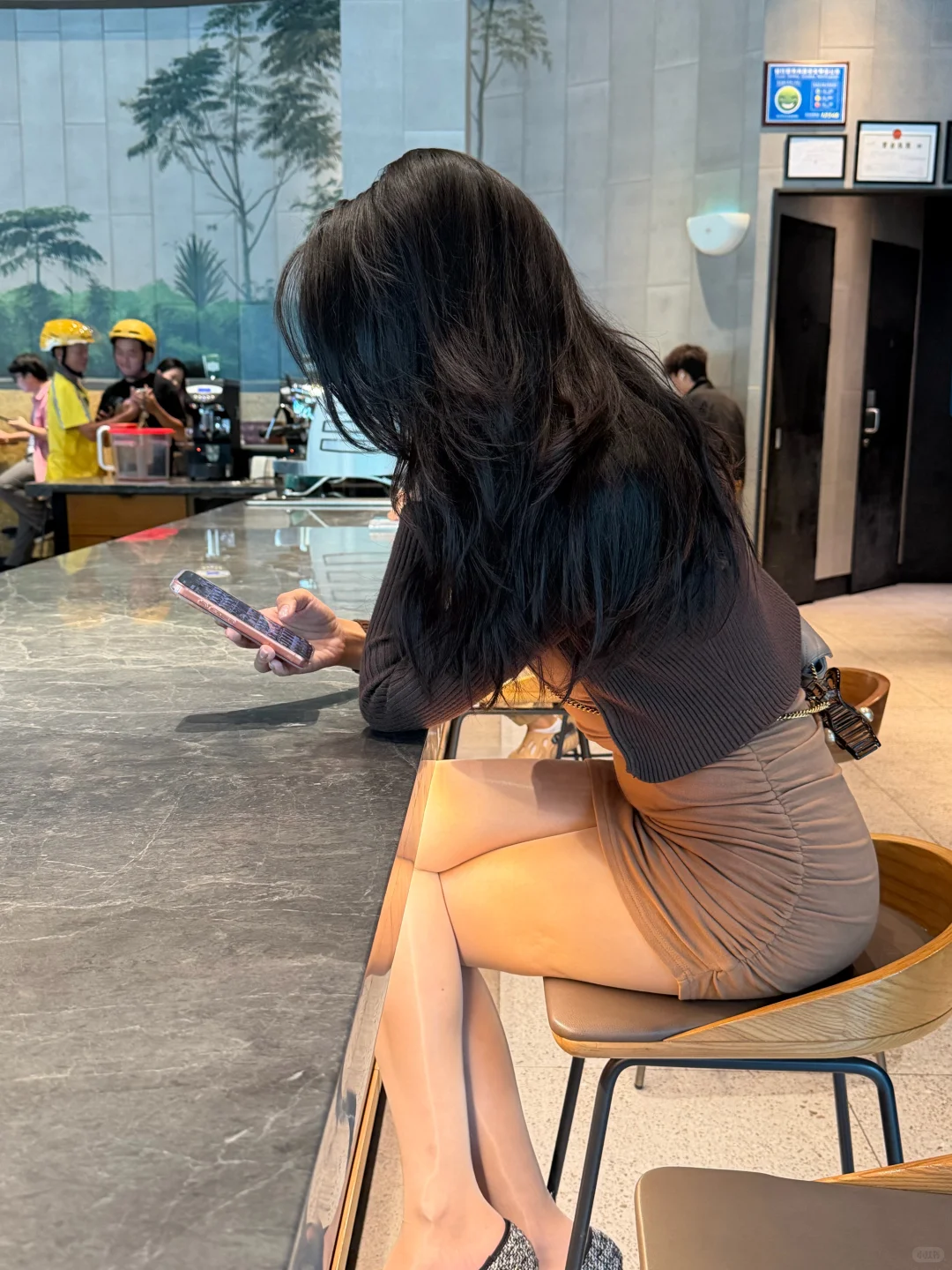 油亮肉丝会比黑丝更高级｜御姐穿搭