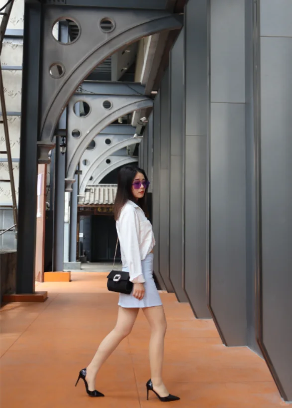 女子力穿搭｜露脐白衬衣·小包裙·肉丝·细跟