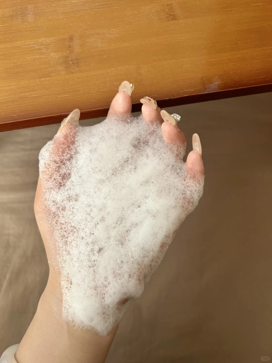 拜托这玫瑰香别太会勾人….