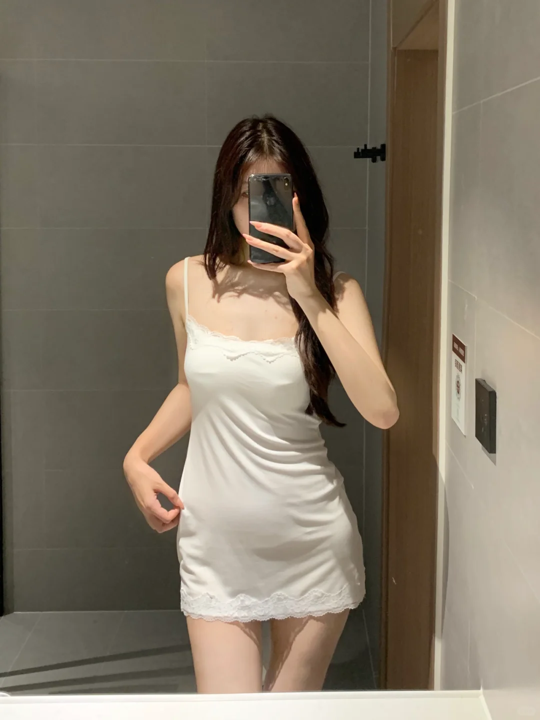 🌟 夏日风情，小白裙的魔力 🌟