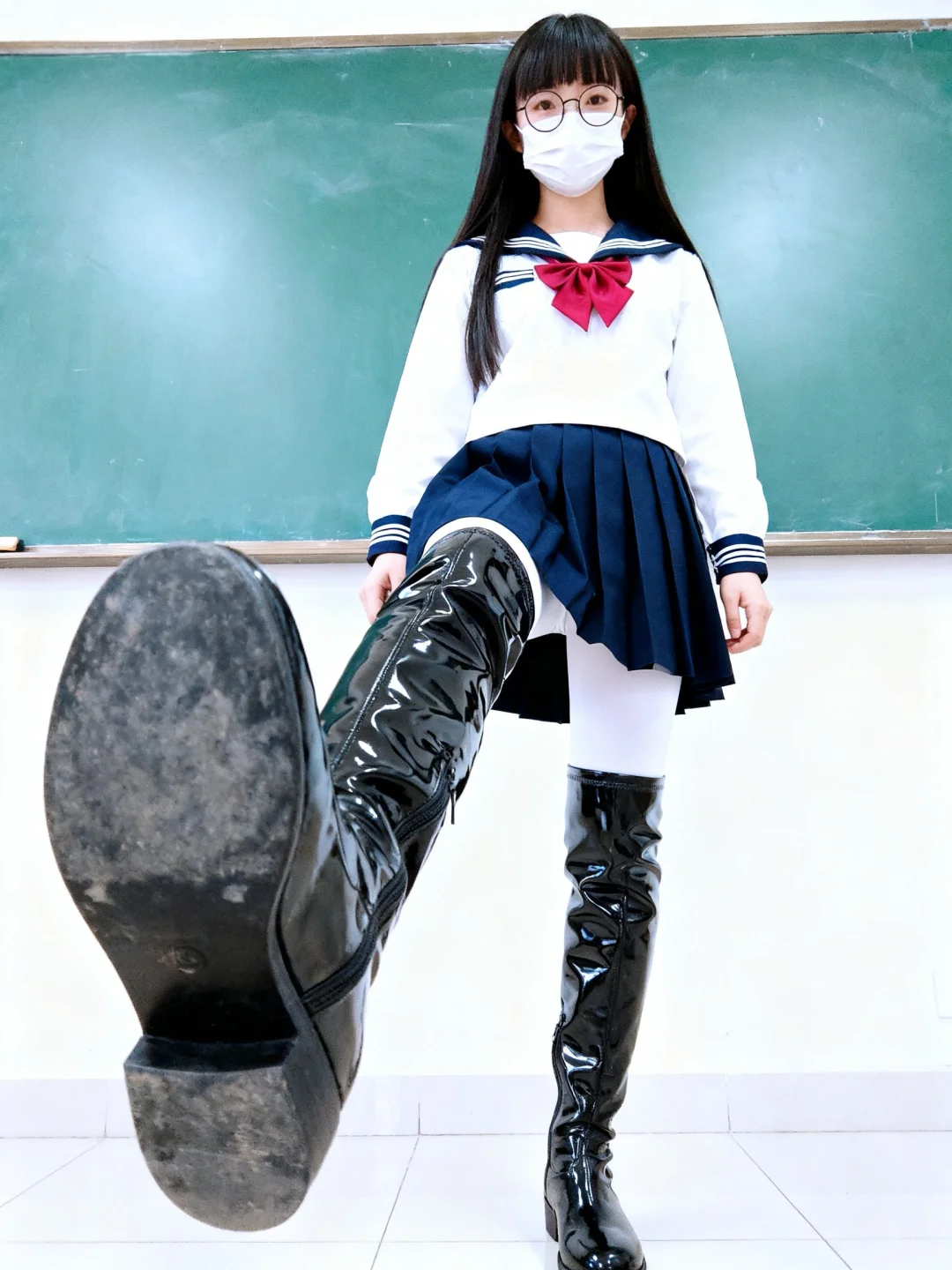 Ai，编号44811（JK眼镜娘写真）