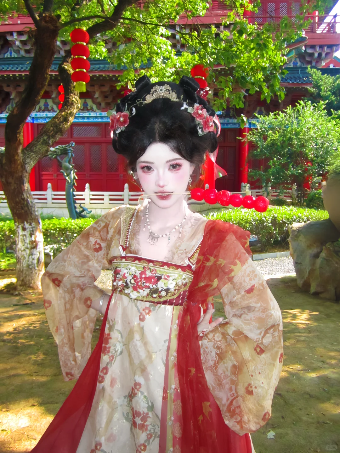 红色小唐简直现身“石榴花”