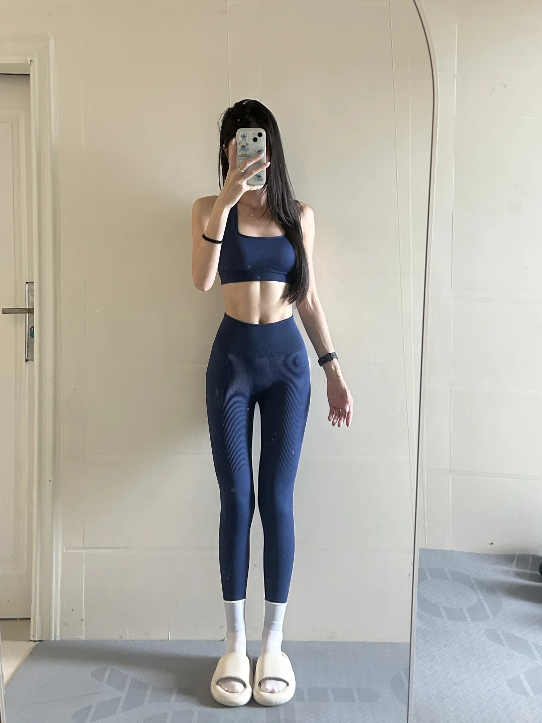 live 下的薄肌身材