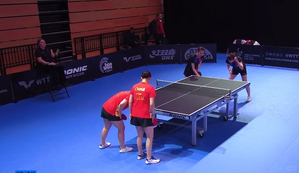 覃予萱/纵歌曼3-1韩菲儿/杨屹韵女双8强