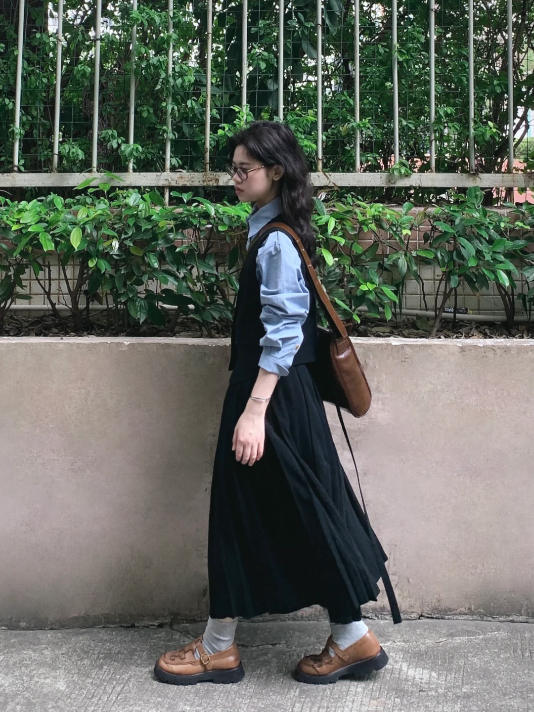 浅浅期待下秋天的复古感书呆子风