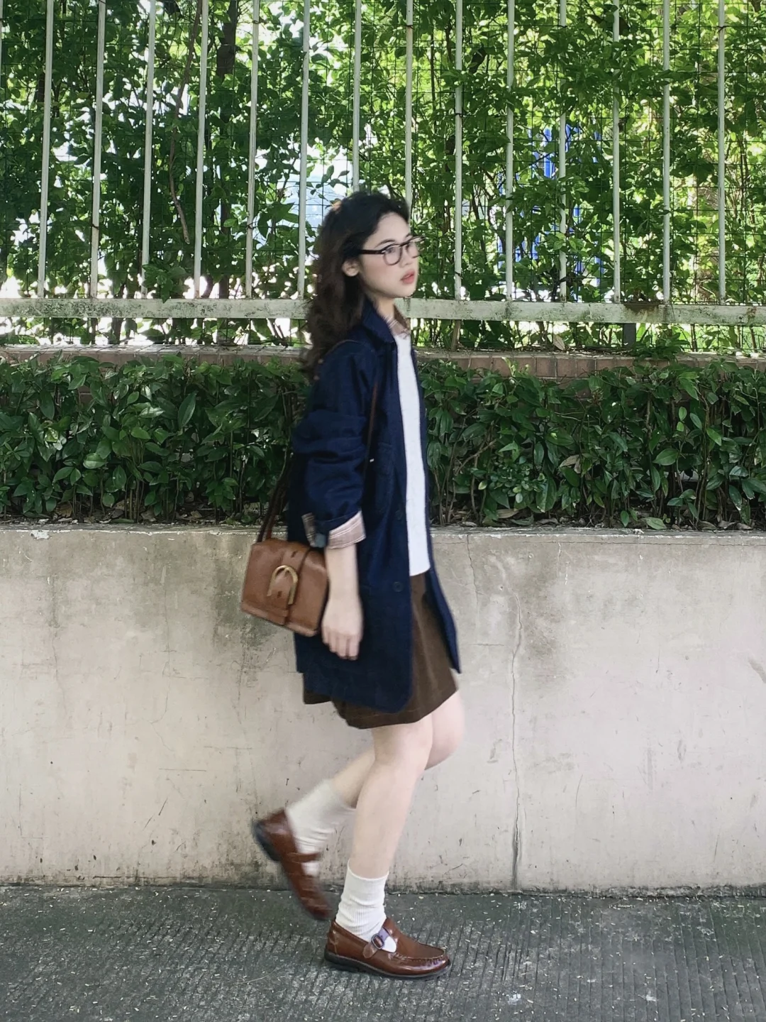 浅浅期待下秋天的复古感书呆子风