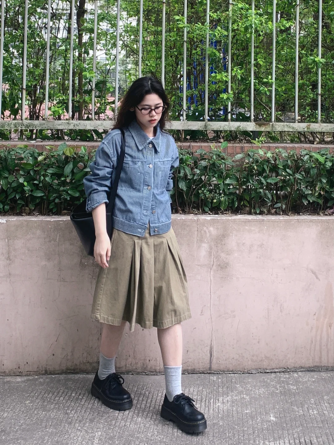 浅浅期待下秋天的复古感书呆子风