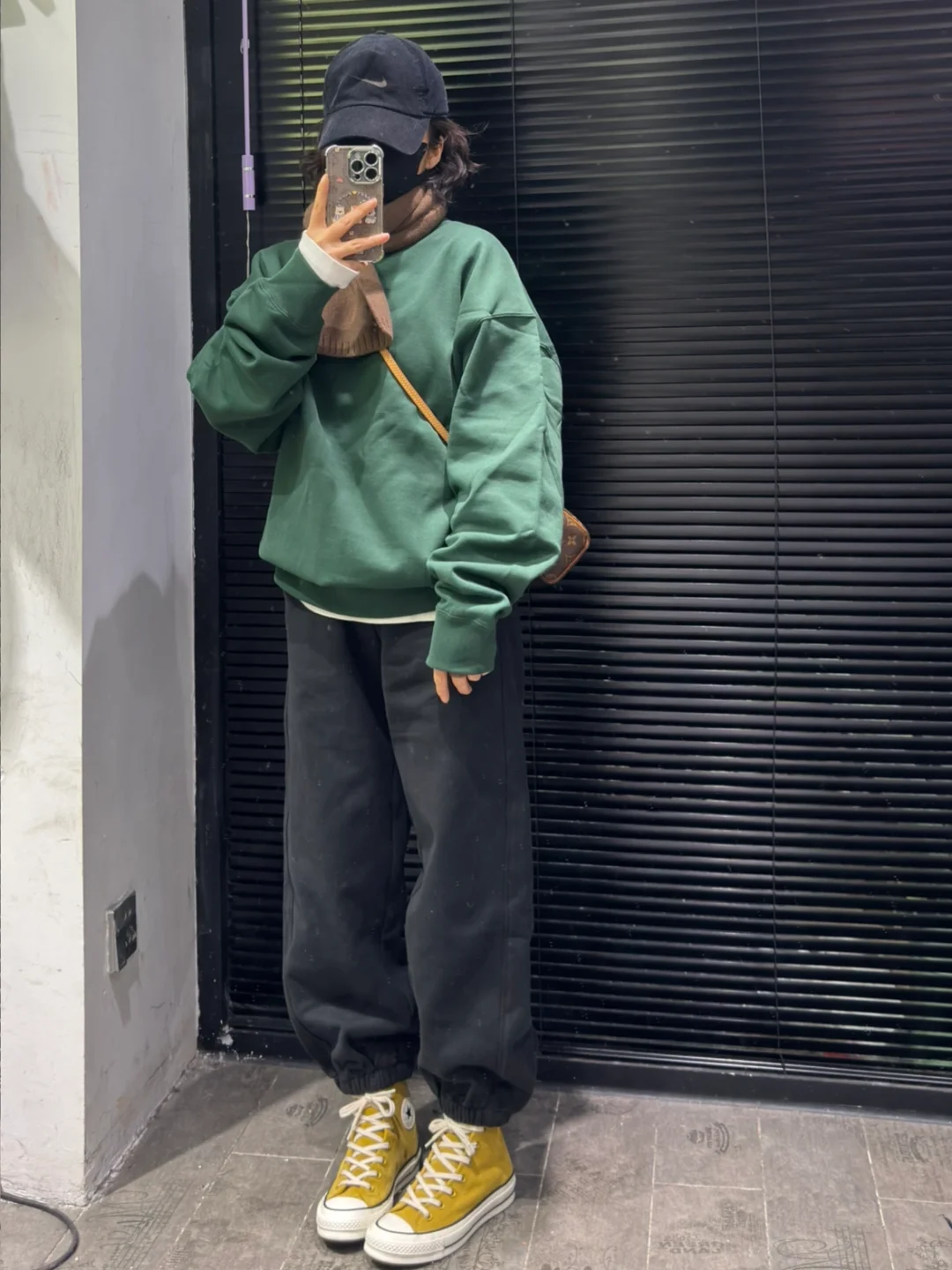 小个子女生穿搭，nike卫衣穿搭，黑色卫裤穿搭