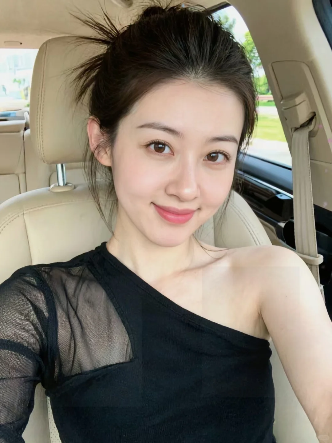 85年40岁，纯素颜，能浅浅的表扬一下吗