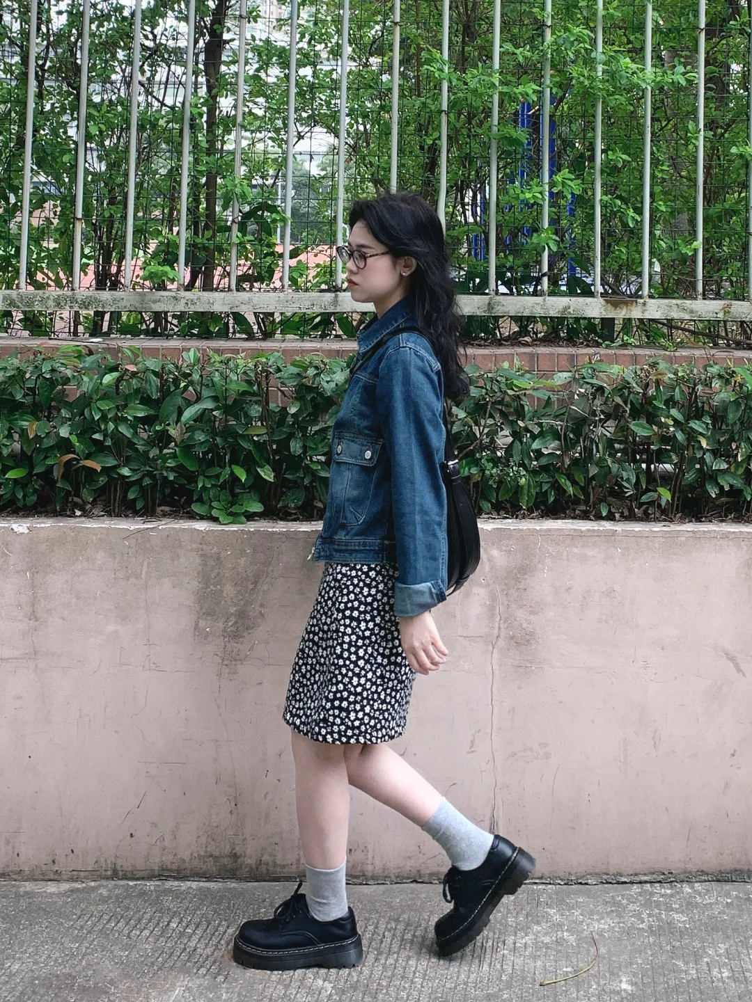 浅浅期待下秋天的复古感书呆子风