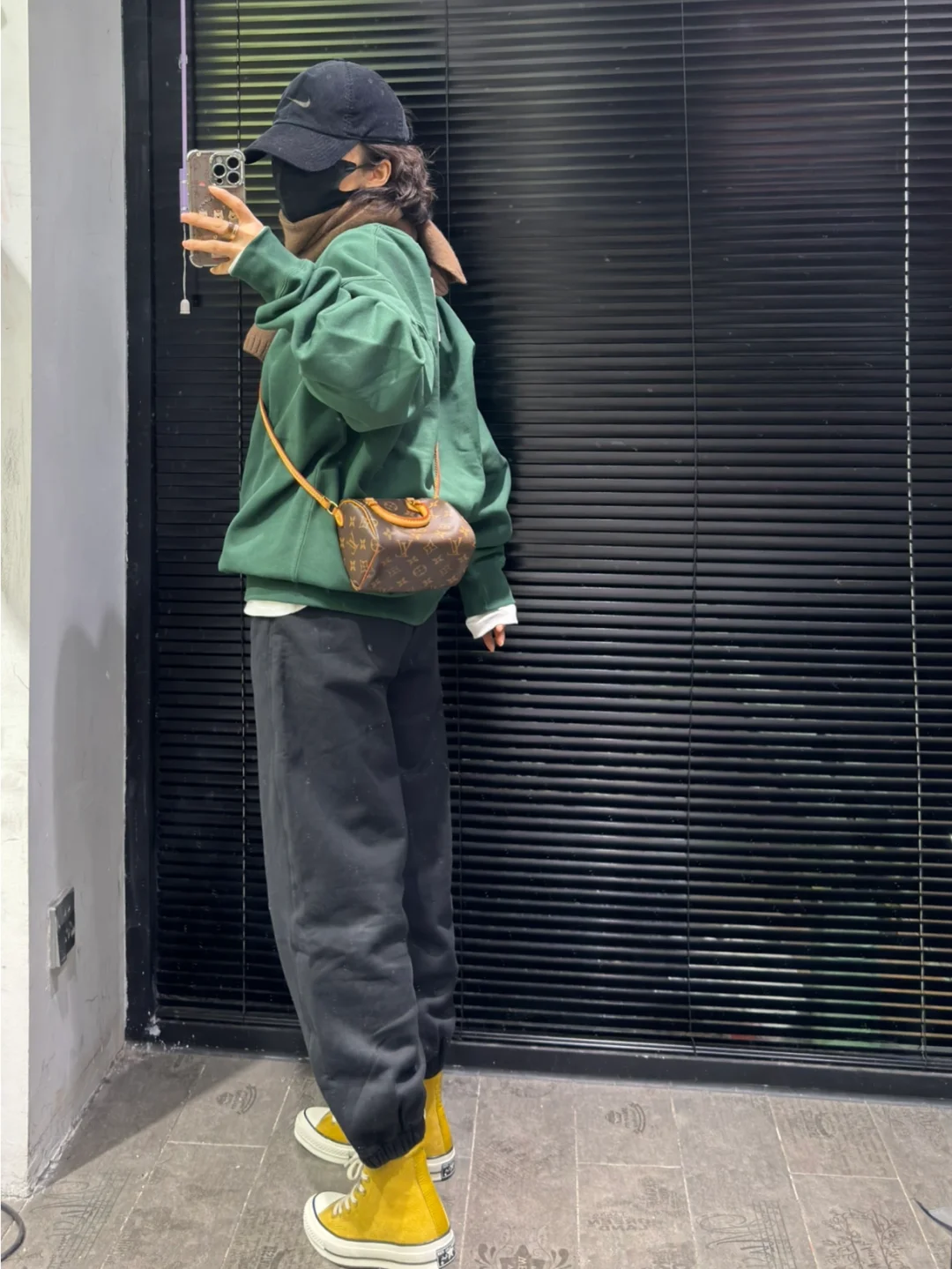 小个子女生穿搭，nike卫衣穿搭，黑色卫裤穿搭