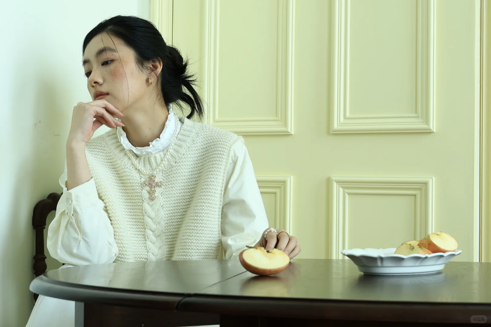 谁懂这么优雅的女主居然在啃苹果！？？