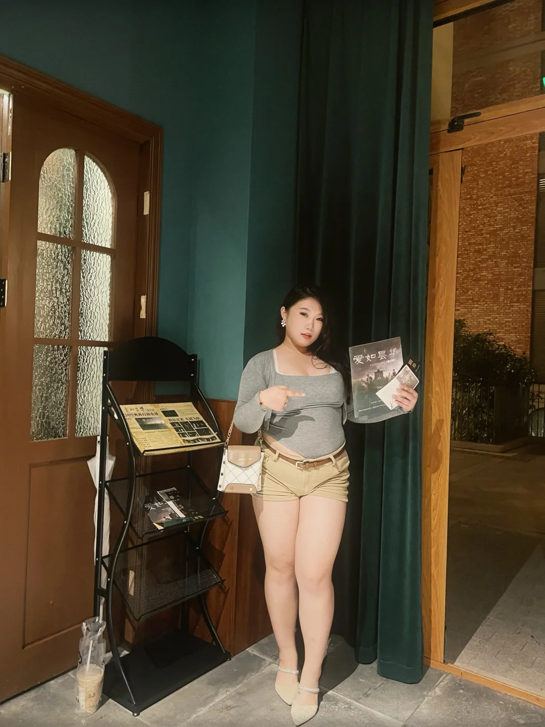 背后说我坏话的时候 记得欣赏一下我的翘臀