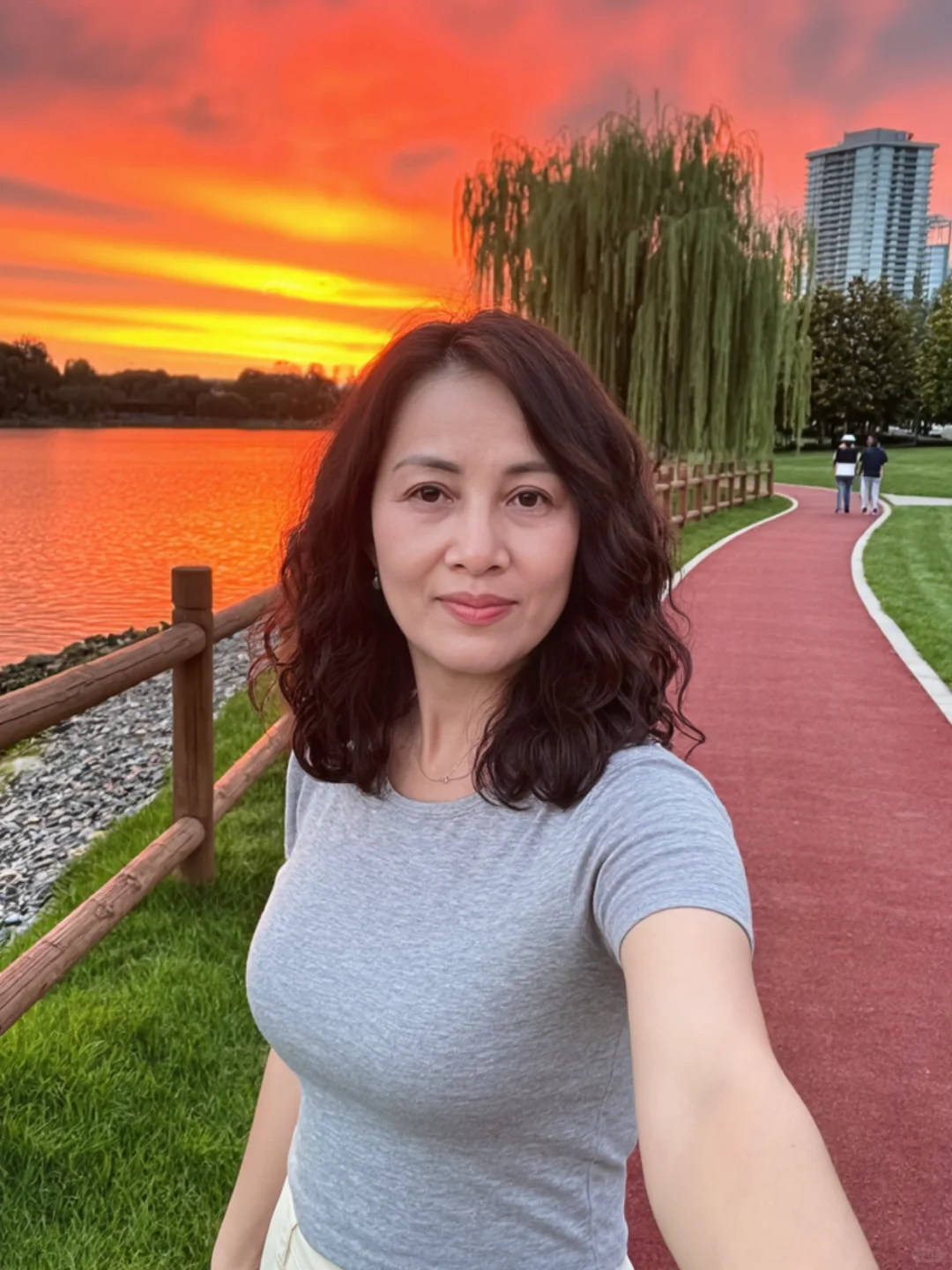 50岁长这样，能浅浅的表扬一下吗