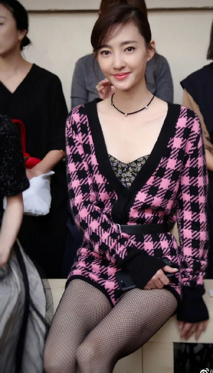 超级美女王丽坤-网袜穿你给打几分