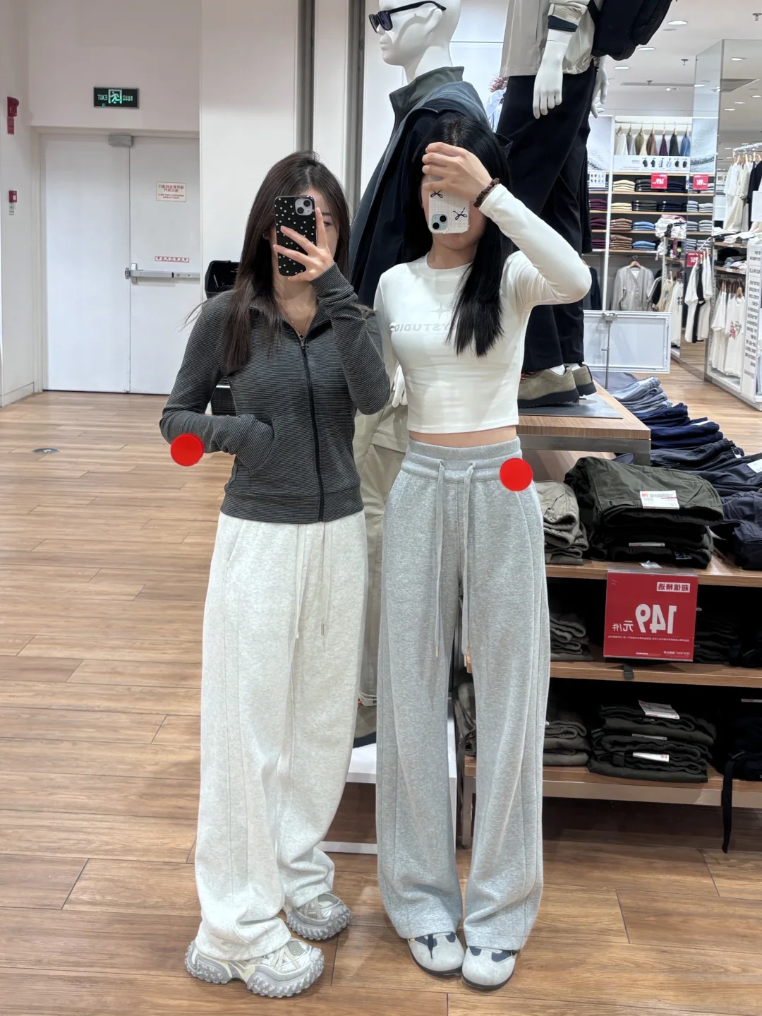 在优衣库和好闺蜜对镜就这样拍📷