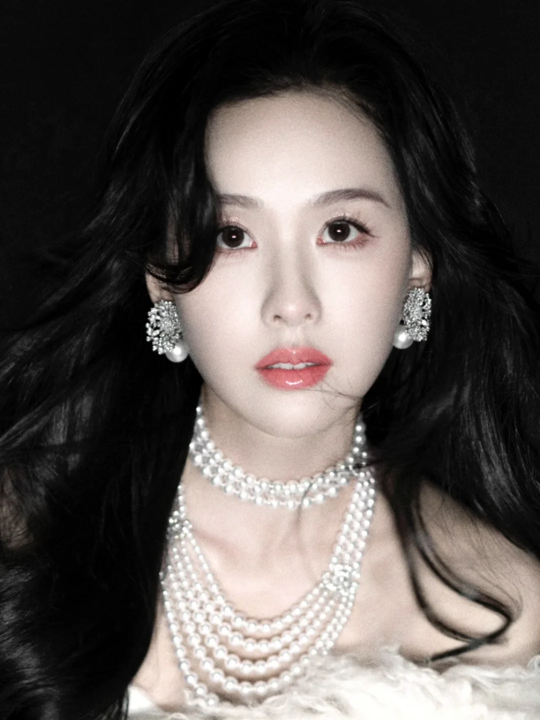 极致黑白☯︎|明似珠玉 , 暗藏锋芒