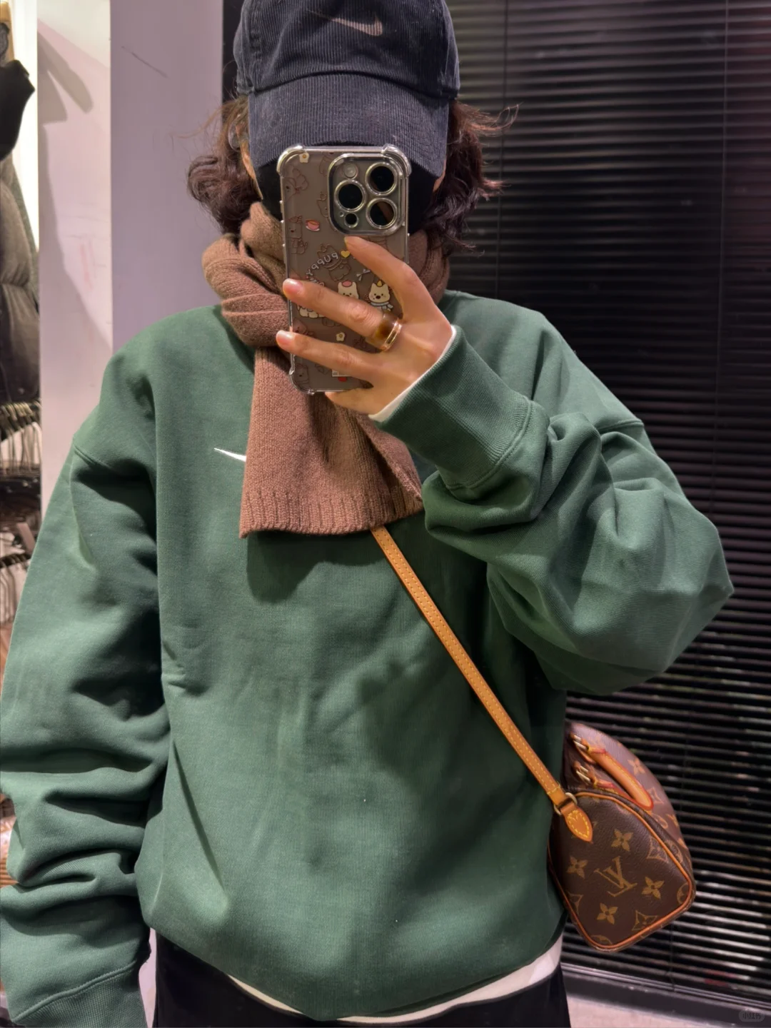 小个子女生穿搭，nike卫衣穿搭，黑色卫裤穿搭